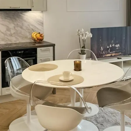 דירה Gorgeous In With Kitchen